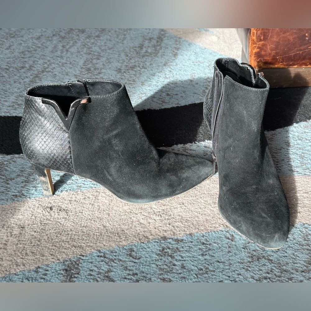 Vince Camuto Black Textured Ankle Booties